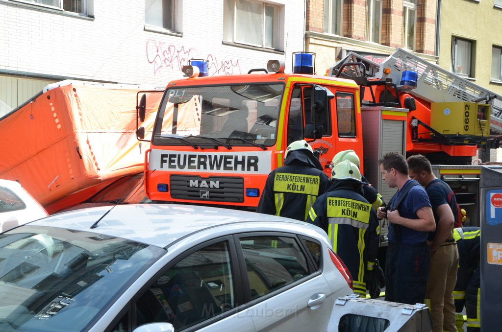 Feuer 2 Y Koeln Altstadt Kyffhaeuserstr P079.JPG - Miklos Laubert